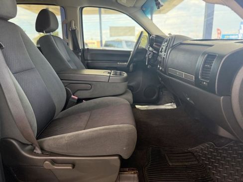 Used 2009 Chevrolet Silverado 1500 LT w/ Regional Value Package image 23