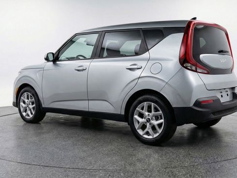 Used 2025 Kia Soul LX w/ LX Technology Package image 6