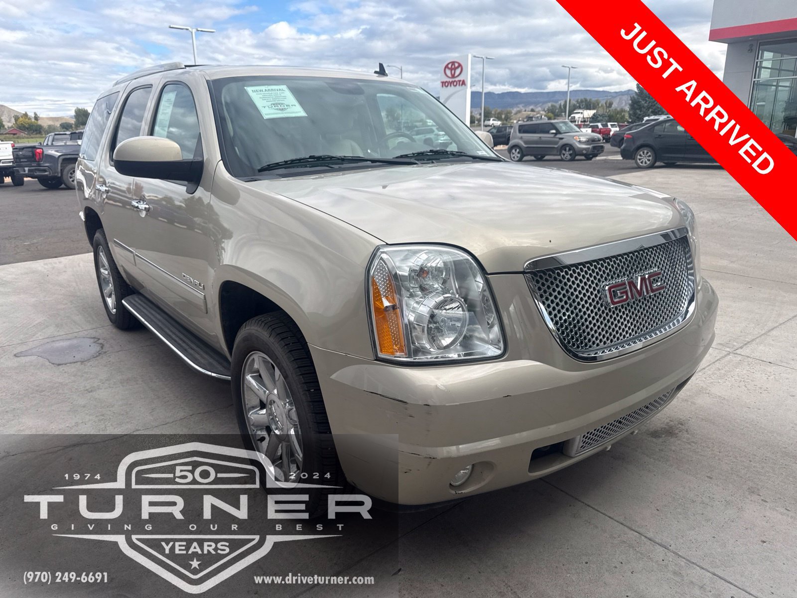 Used 2011 GMC Yukon Denali AWD/4WD image 1