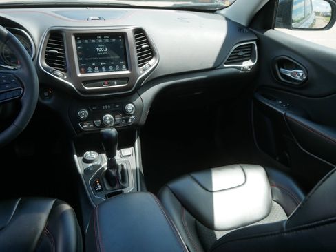 Used 2022 Jeep Cherokee Trailhawk AWD/4WD image 11