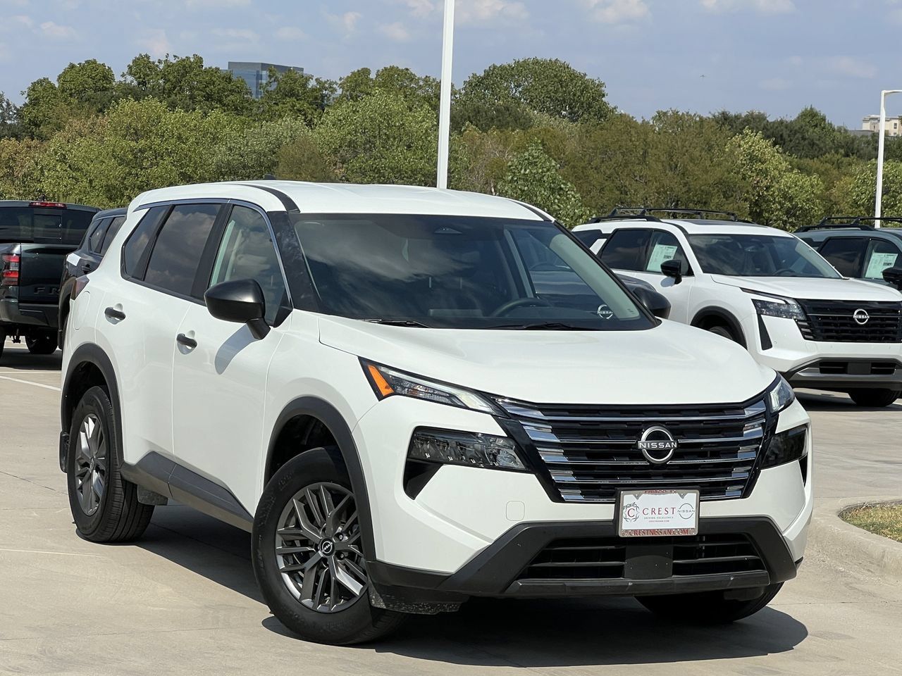 Used 2026 Nissan Rogue S FWD image 2