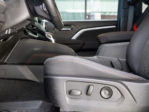 Used 2024 Chevrolet Colorado Z71 w/ Z71 Convenience Package 2 image 11