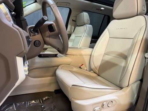 Used 2021 GMC Yukon Denali w/ Denali Premium Package image 5