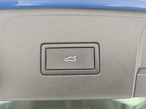 Used 2025 Volkswagen Atlas SE FWD image 14