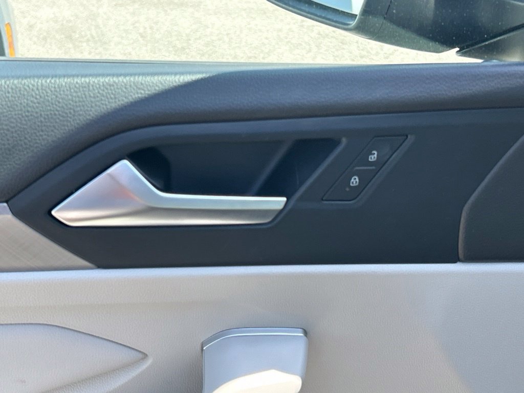 Used 2024 Volkswagen Jetta SE w/ Panoramic Sunroof Package FWD image 18