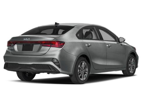 Used 2024 Kia Forte LXS w/ LXS Technology Package FWD image 2