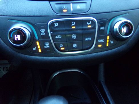 Used 2021 Chevrolet Malibu LT FWD image 48