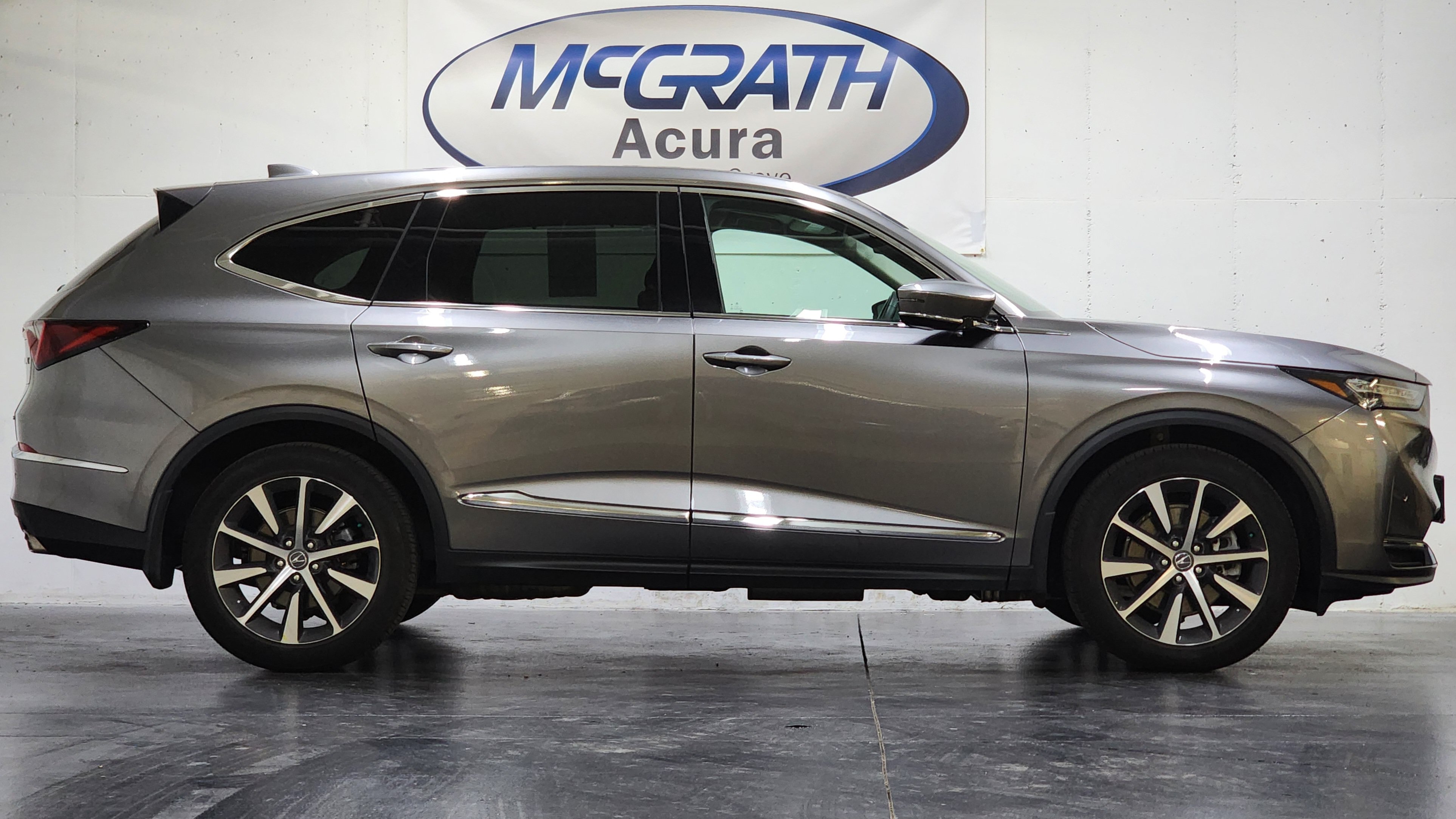 Certified 2025 Acura MDX w/ Technology Package AWD/4WD image 5