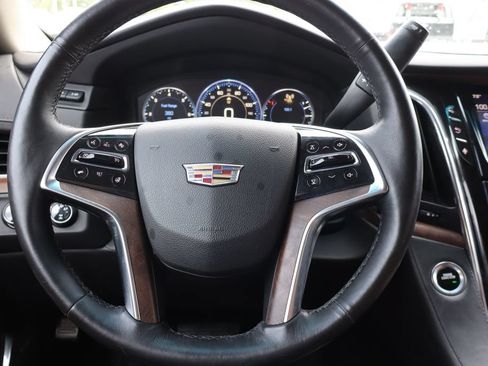Used 2015 Cadillac Escalade ESV Luxury AWD/4WD image 6