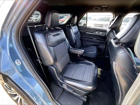 Used 2025 Ford Explorer ST-Line image 19