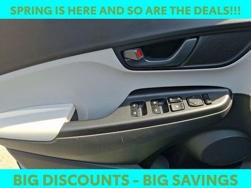 Certified 2022 Hyundai Kona SE w/ Cargo Package image 11