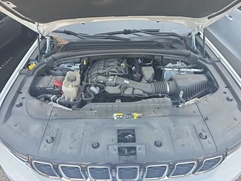 Used 2023 Jeep Grand Cherokee L Limited AWD/4WD image 11