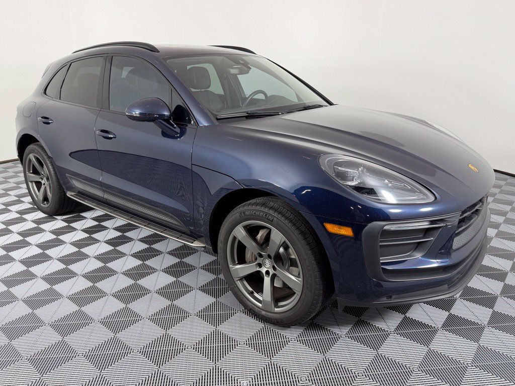 Certified 2023 Porsche Macan AWD/4WD image 13