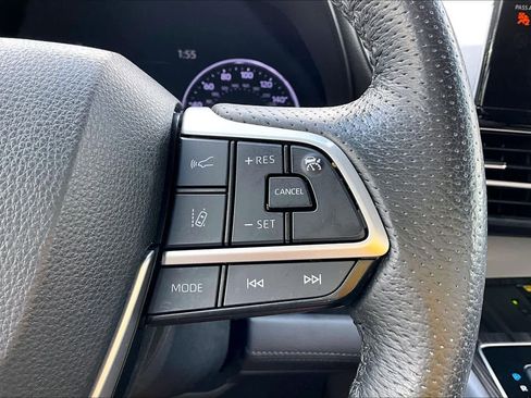 Used 2021 Toyota Sienna Limited image 25