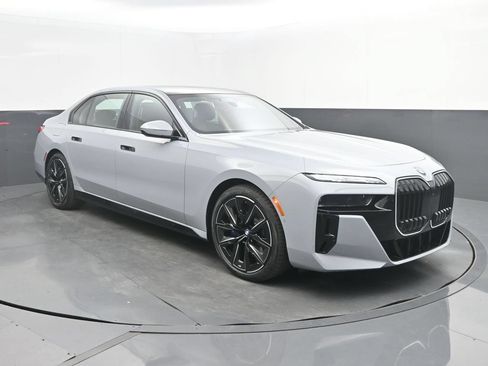 New 2026 BMW 740i w/ Executive Package RWD image 9