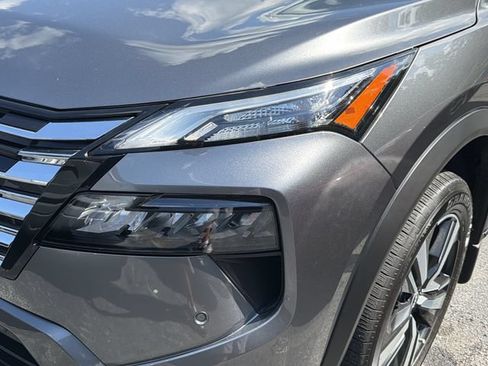 Used 2024 Nissan Rogue SL AWD/4WD image 3