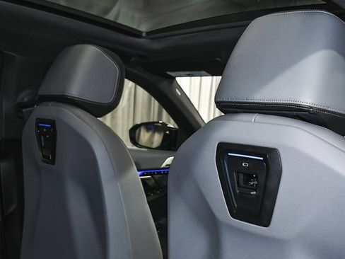 Used 2025 BMW i5 M60 w/ Executive Package image 69