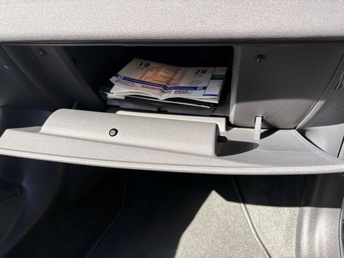 Used 2011 Volvo C70 T5 image 27