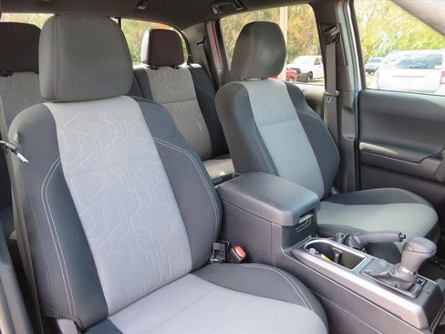 Used 2023 Toyota Tacoma TRD Sport image 10