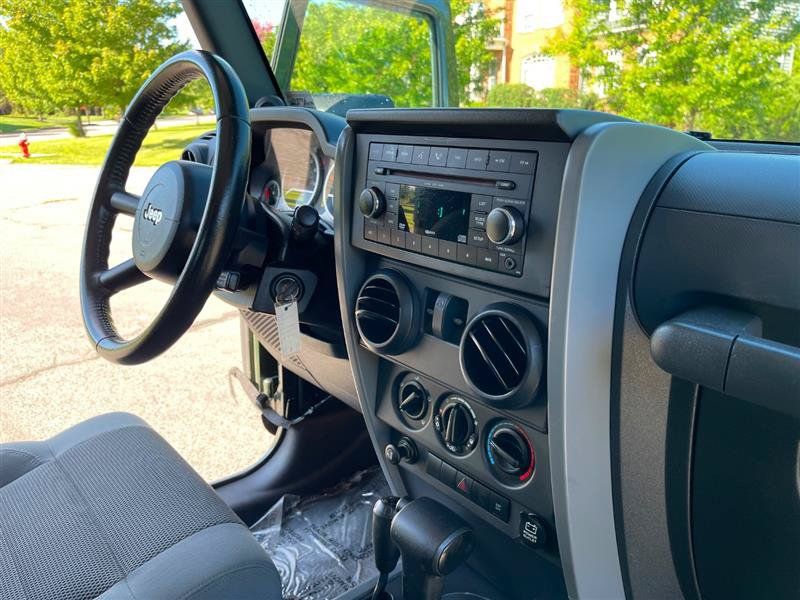 Used 2007 Jeep Wrangler Sahara w/ Dual Top Group AWD/4WD image 23