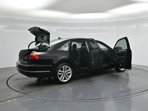 Used 2016 Volkswagen Passat 3.6 SEL Premium image 5