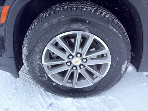 Used 2023 Chevrolet Traverse LT image 10