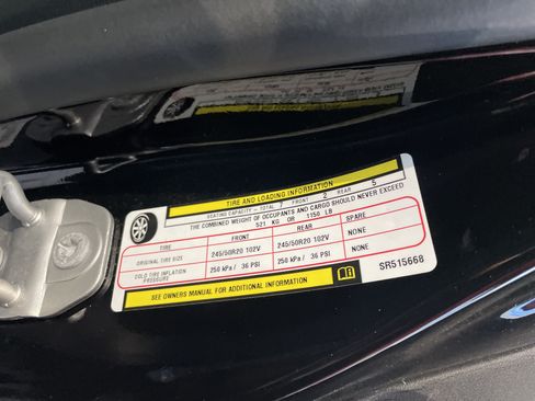 Used 2025 Chrysler Pacifica Limited FWD image 42