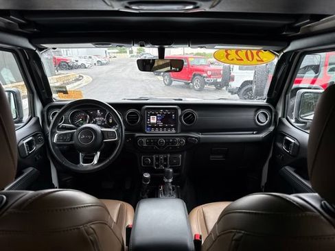 Used 2023 Jeep Wrangler Unlimited Sahara w/ Cold Weather Group AWD/4WD image 14