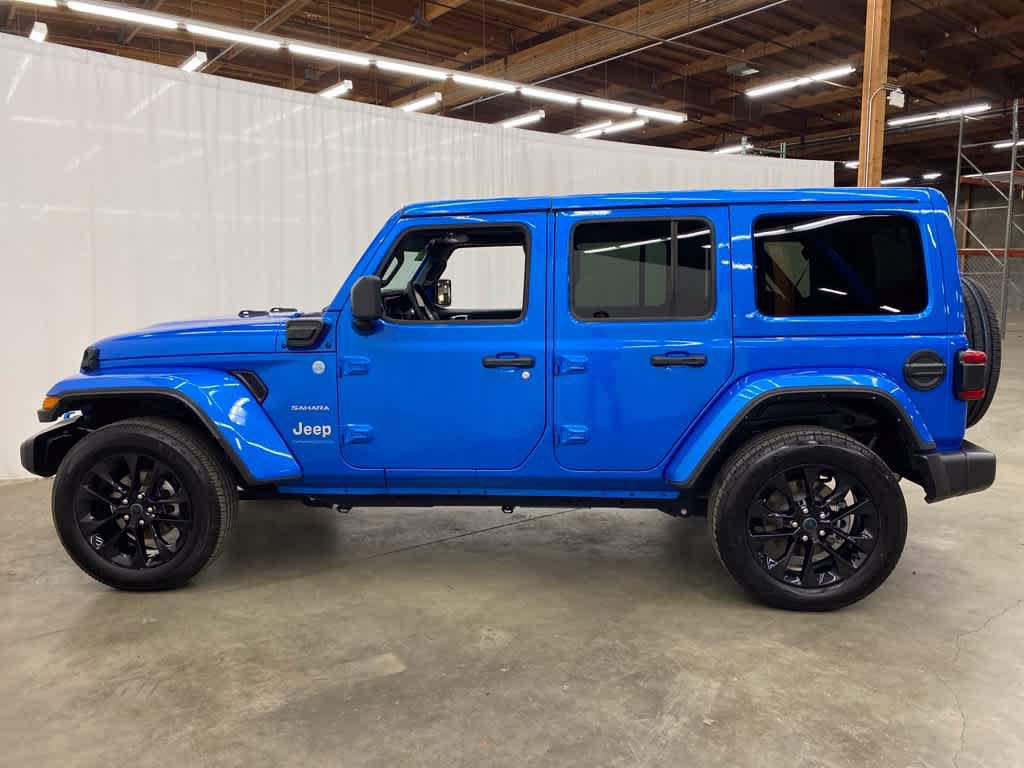 Used 2024 Jeep Wrangler Unlimited Sahara AWD/4WD image 3