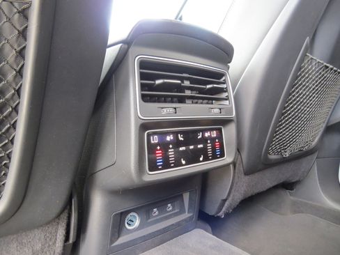 Used 2023 Audi Q7 3.0T Prestige image 18