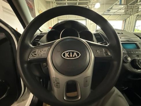 Used 2011 Kia Soul + w/ Audio Pkg FWD image 13