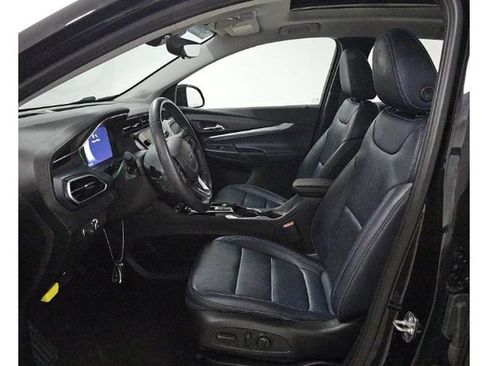 Used 2022 Chevrolet Bolt EUV Premier w/ Sun & Sound Package FWD image 5