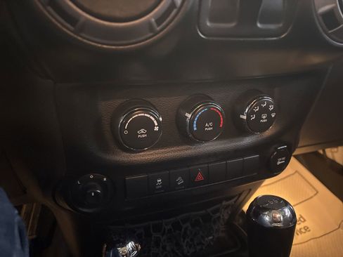 Used 2013 Jeep Wrangler Sport image 16