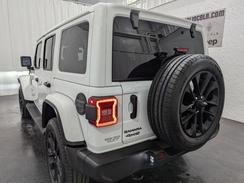 Used 2025 Jeep Wrangler Unlimited Sahara image 9