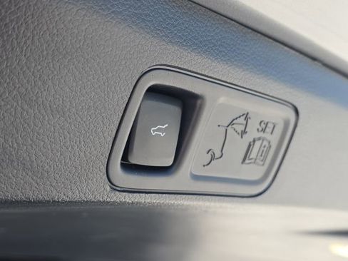 Used 2024 Ford Expedition XLT image 12