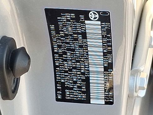 Used 2023 Toyota Corolla LE image 29