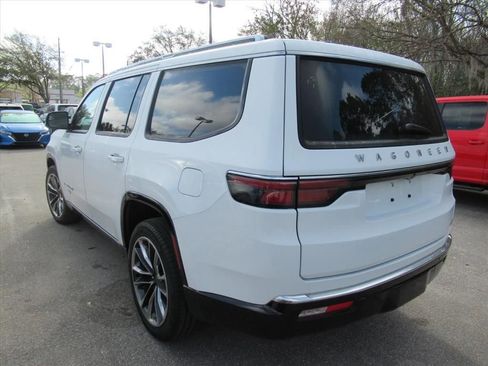 Used 2024 Jeep Wagoneer Series III w/ Premium Group I image 3