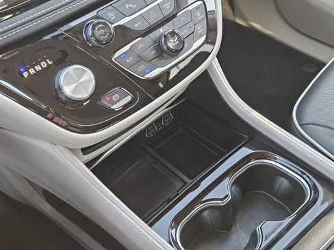 Used 2024 Chrysler Pacifica Limited image 16