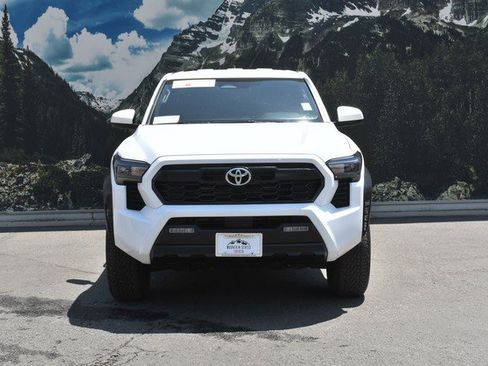 Certified 2024 Toyota Tacoma TRD Off-Road AWD/4WD image 5