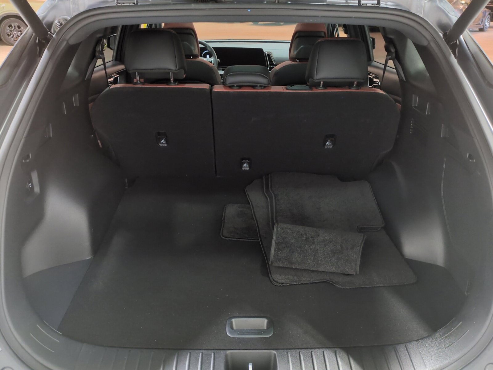 Certified 2025 Kia Sportage SX Prestige AWD/4WD image 12