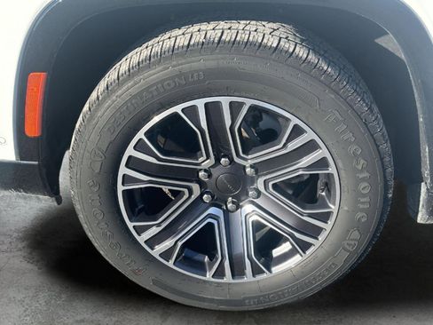 Used 2024 Jeep Wagoneer L Series II w/ Flexible Seating Group image 12