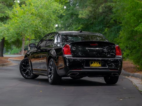 Used 2019 Chrysler 300 S w/ 300S Premium Group 2 RWD image 3