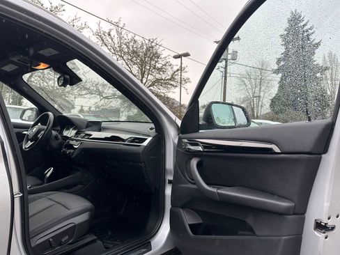 Used 2020 BMW X1 sDrive28i image 11