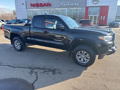 Used 2017 Toyota Tacoma SR5 w/ SR5 Appearance Package (SM)