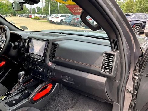 Used 2024 Nissan Frontier PRO-4X AWD/4WD image 13
