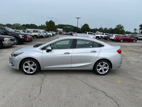 Used 2018 Chevrolet Cruze Premier FWD image 8