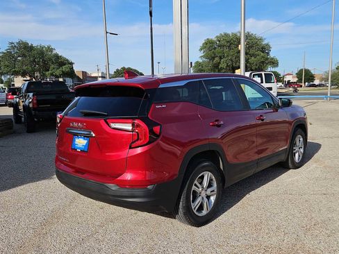 Used 2024 GMC Terrain SLE FWD image 8