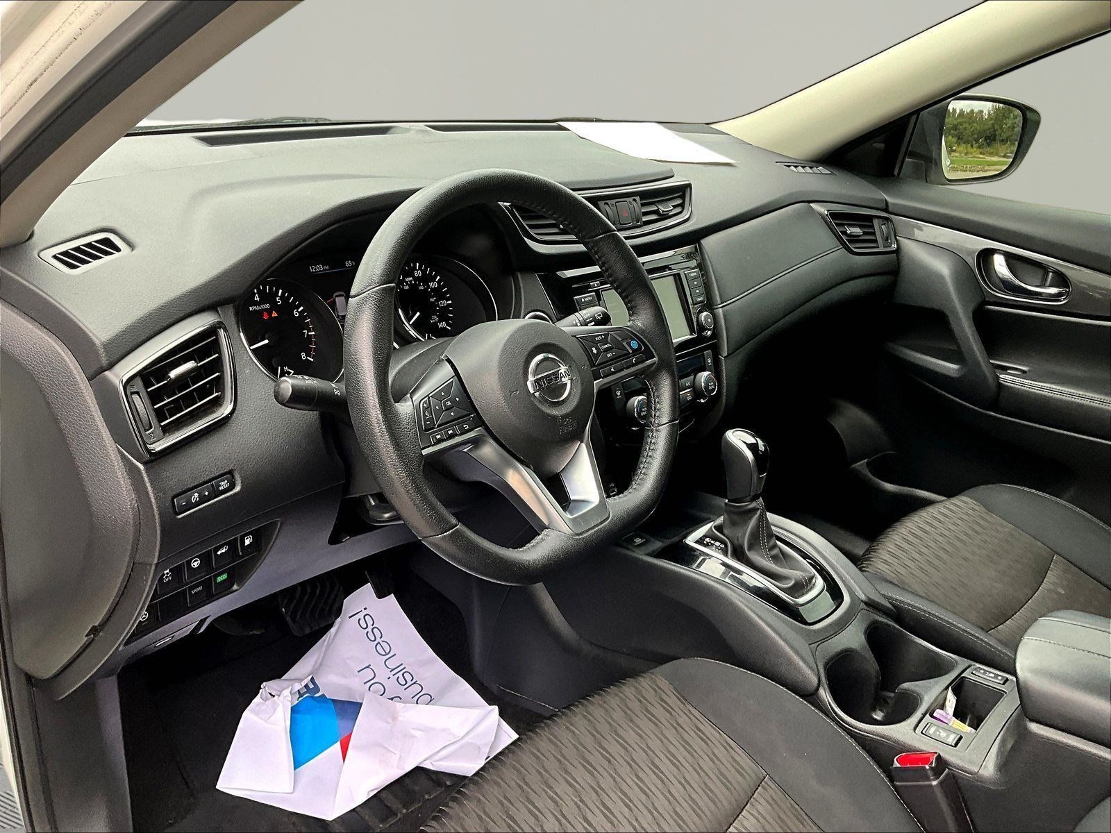 Used 2019 Nissan Rogue SV w/ Premium Package FWD image 19