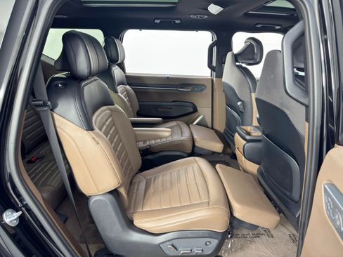 Used 2024 Kia EV9 Land image 44