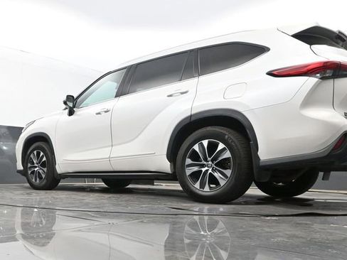 Used 2021 Toyota Highlander XLE image 10